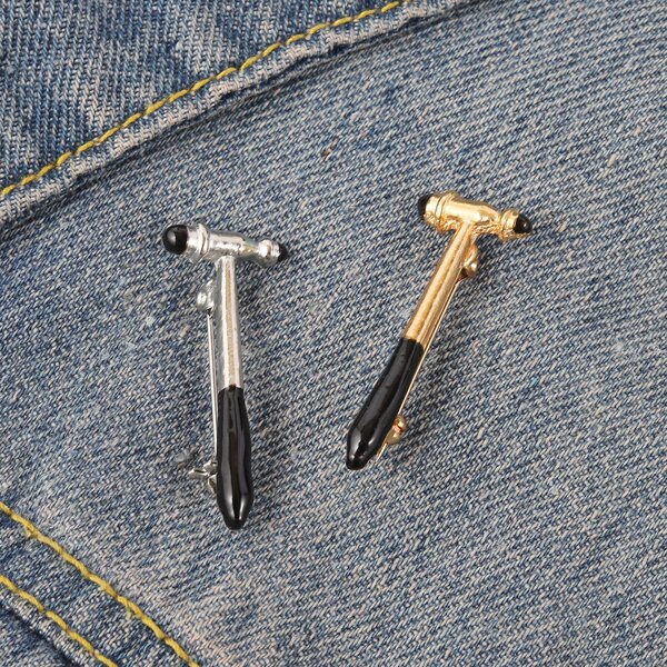 

2pcs Reflex Hammer Design Brooch, Multicolor