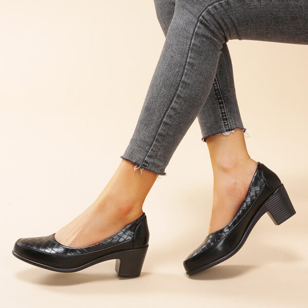 

Minimalist Textured Chunky Pumps, Black