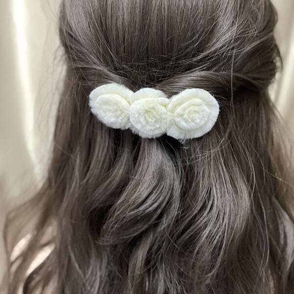 

Solid Fluffy Hair Clip, White