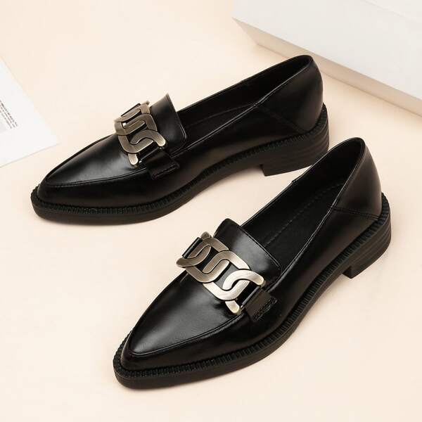 

Minimalist Chain Decor Point Toe Loafers, Black