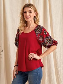 EMERY ROSE Top con estampado de dibujo de manga raglán - Rojo - Ver 3