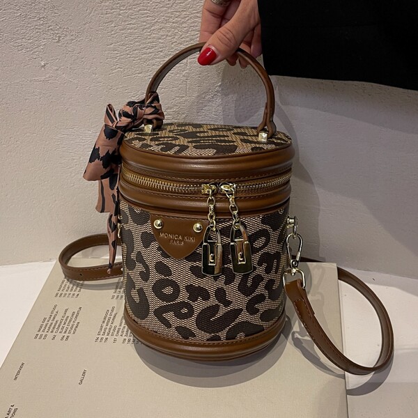 

Leopard Pattern Twilly Scarf Decor Bucket Bag, Multicolor