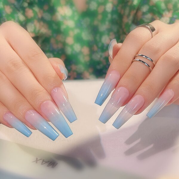 

24pcs Ombre Fake Nail & 3pcs Nail Art Tool, Baby blue