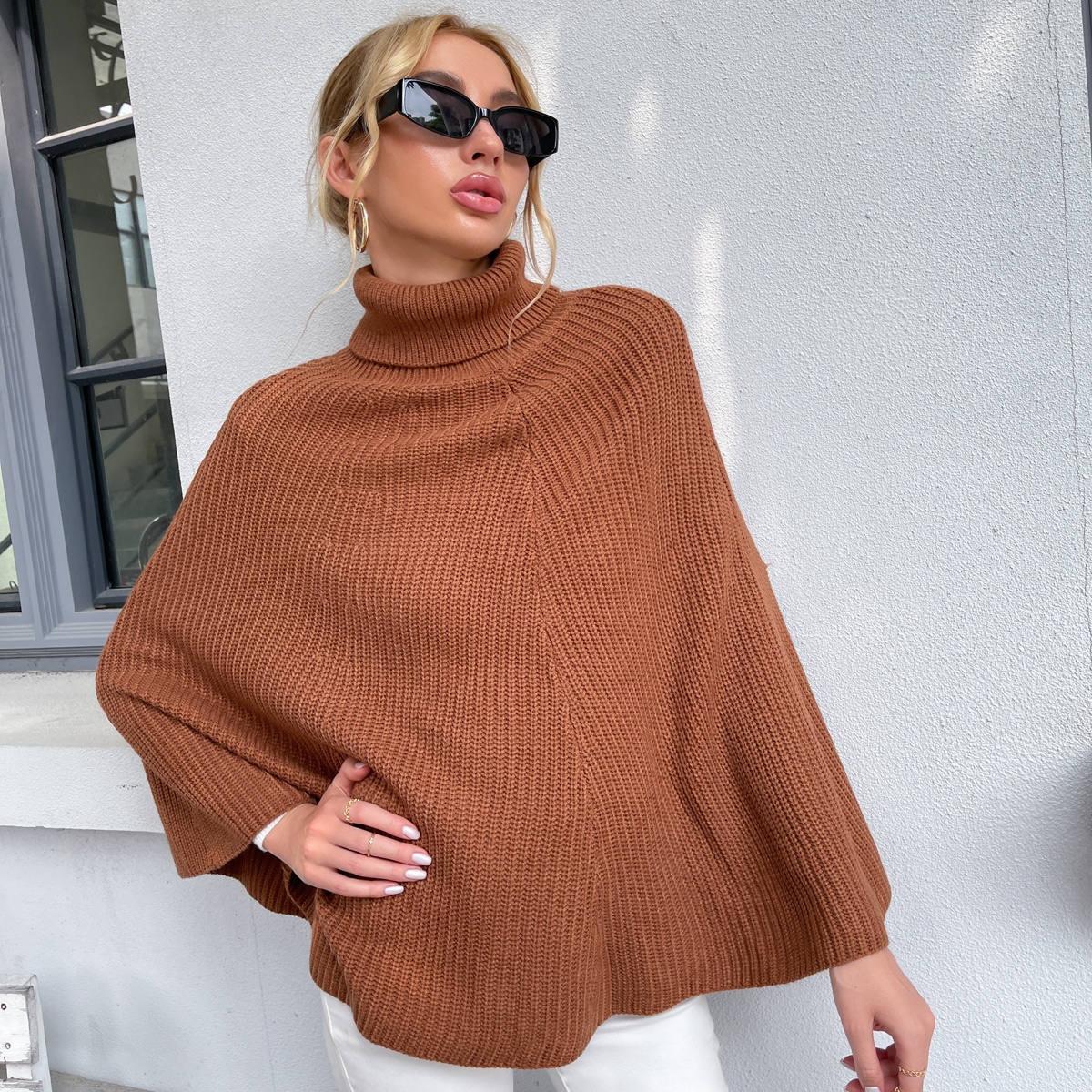 Пончо с высоким воротником в рубчик