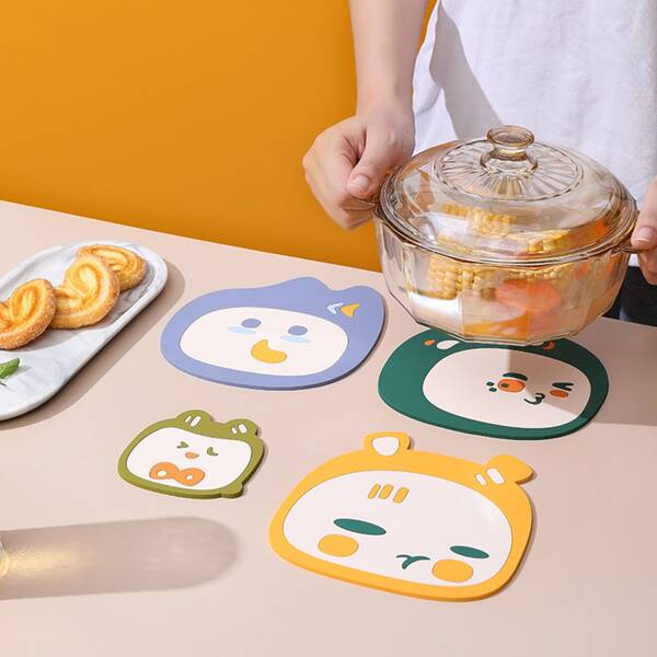 

1pc Cartoon Design Random Placemat, Multicolor