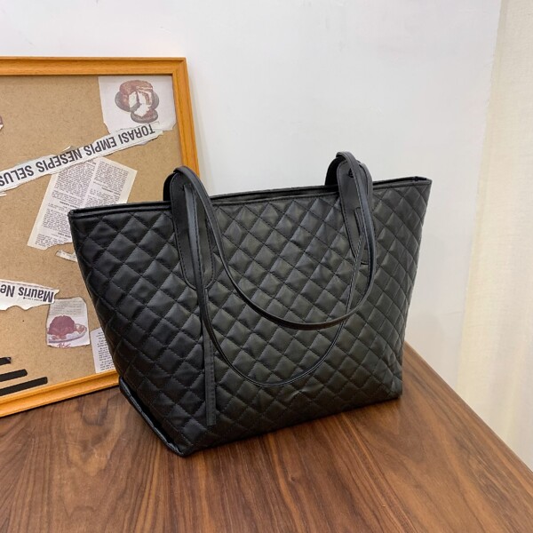 

Quilted Pattern Shoulder Tote Bag, Black