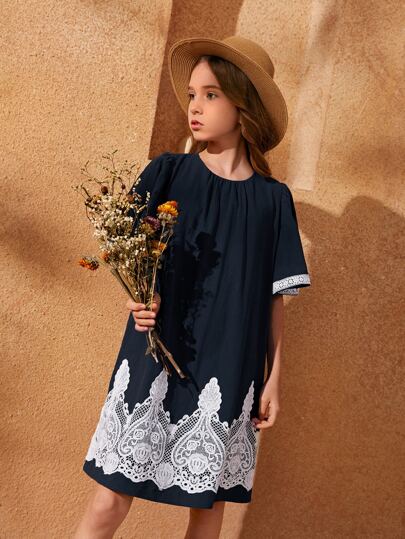 SHEIN Vestido túnico ribete con bordado en contraste de espalda con abertura de ojo