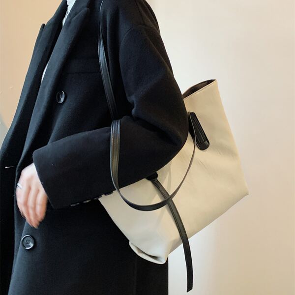 

Minimalist Contrast Binding Shoulder Tote Bag, Beige