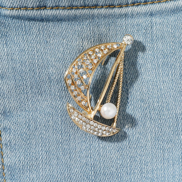 

Rhinestone Sailboat Brooch, Gold