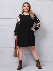 EMERY ROSE Vestido con estampado floral de manga raglán - Negro - Ver 5