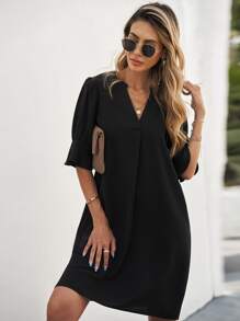 EMERY ROSE 缺口领荷叶边袖束腰连衣裙