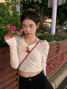 櫻桃細節蕾絲邊吊脖短款T恤 - 杏色 - 查看 2