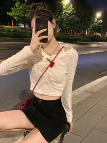 櫻桃細節蕾絲邊吊脖短款T恤 - 杏色 - 查看 3