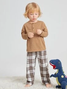 SHEIN Leap Crew 小男孩半纽扣 T 恤和格子裤睡衣套装