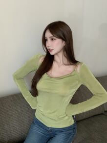 Solid Clasp Detail Slit Hem Slim Tee