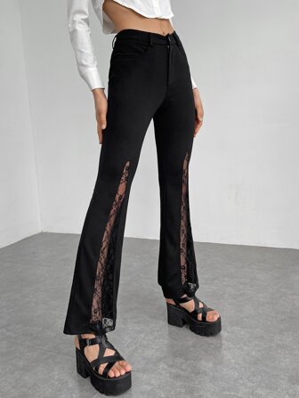 Pantalones acampanados con encaje en contraste