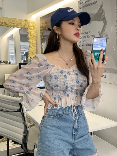 DAZY クロップブラウス 花柄プリント フリルトリム シール フラウンススリーブ