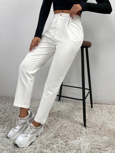 سروال أبيض بطيّات متماسكة