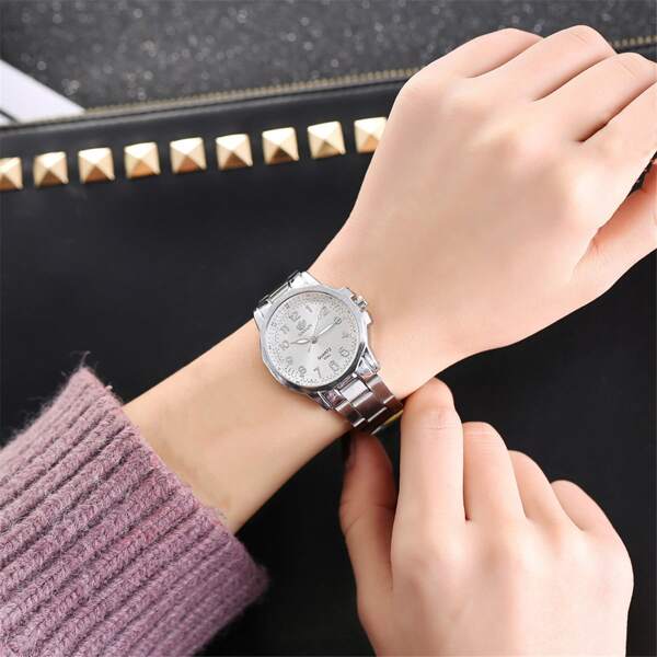 

Simple Round Pointer Quartz Watch