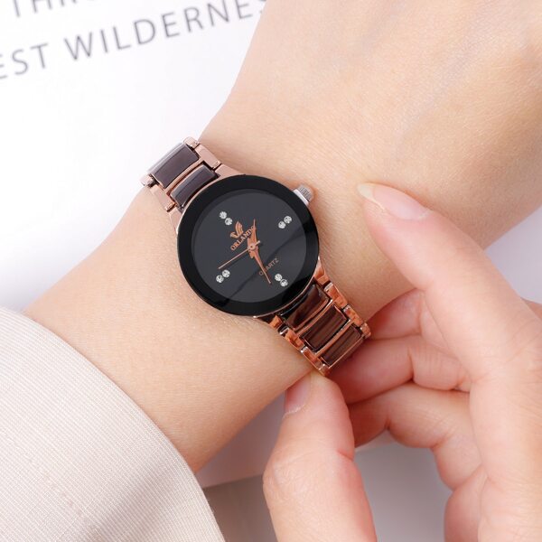 

Rhinestone Decor Round Pointer Quartz Watch