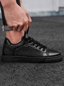 Men Lace-up Front Low Top Skate Shoes - Black - View 4