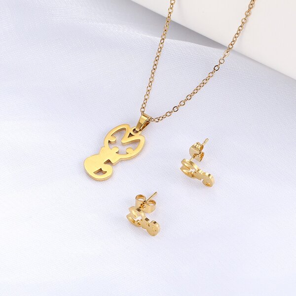 

3pcs 18K Gold Plated Geometric Pendant Jewelry Set