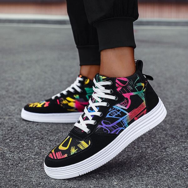 

Men Graffiti Print Lace-up Front Skate Shoes, Black