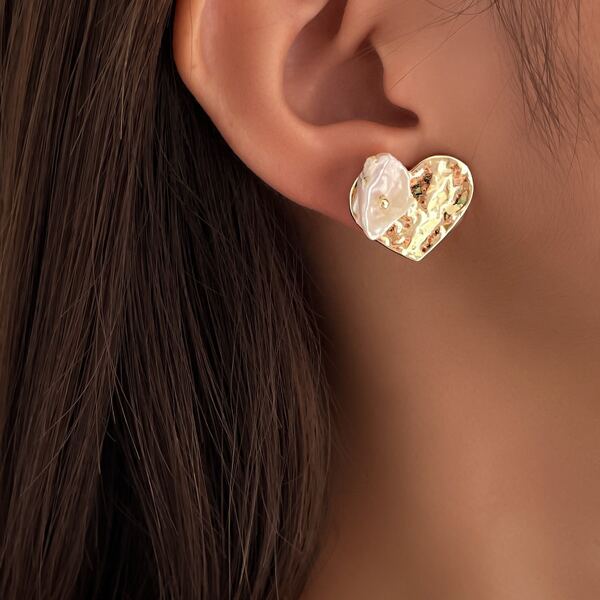 

Heart Decor Stud Earrings, Gold