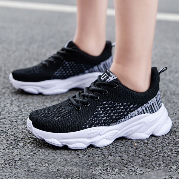 

Letter Graphic Lightweight Running Shoes, Black and white
