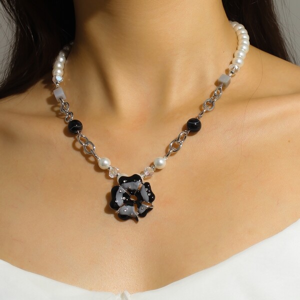 

Faux Pearl Decor Necklace, Multicolor