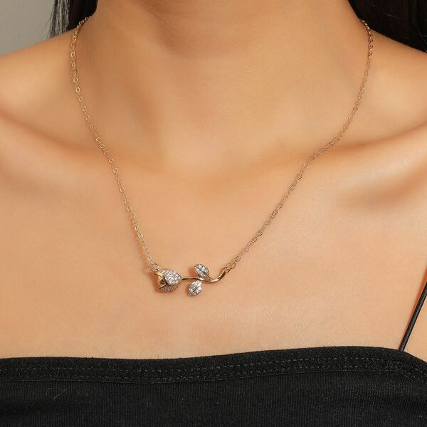 

Rhinestone Flower Pendant Necklace, Gold