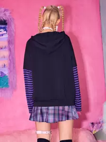 ROMWE Anime 條紋袖人像圖案連帽衫 - 黑色 - 查看 2