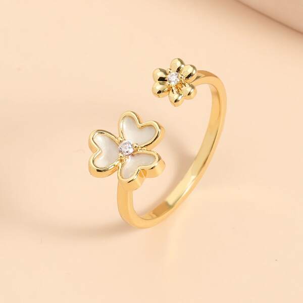 

Clover Decor Cuff Ring, Gold