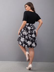 SHEIN LUNE 大碼印花繫腰帶洋裝 - 黑與白 - 查看 2