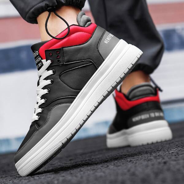 

Men Colorblock Letter Graphic Eyelet Decor Skate Shoes, Black