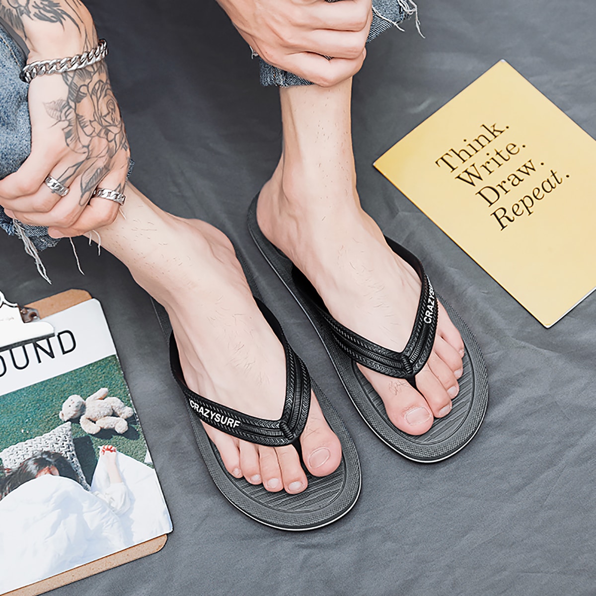 Вьетнамки с текстовым принтом для мужчины