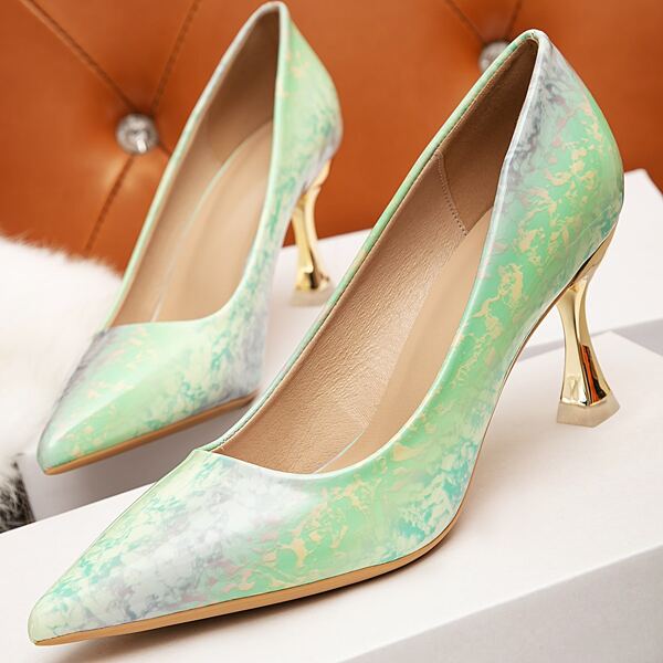 

Metallic Point Toe Pyramid Heeled Court Pumps, Multicolor