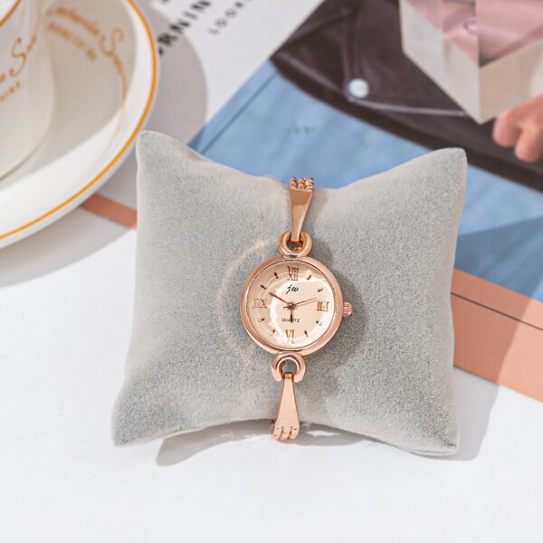 

Minimalist Round Pointer Quartz Watch