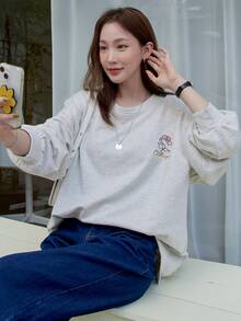 DAZY Áo chui đầu Lá thư & Thêu hoa Thả vai - Màu be - Xem 8