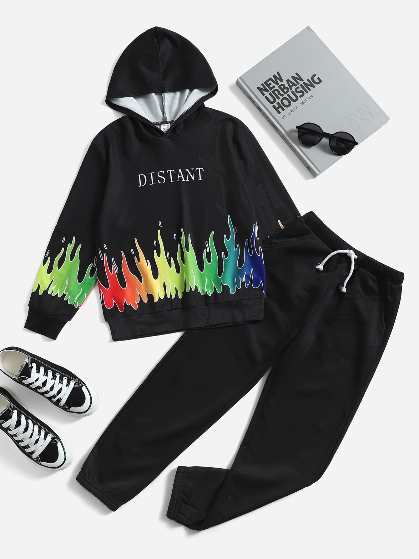 SHEIN 男孩字母和火圖案連帽衫和腰部抽繩衛褲 - 黑色 - 查看 1