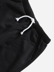 SHEIN 男孩字母和火圖案連帽衫和腰部抽繩衛褲 - 黑色 - 查看 3