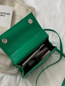 衍縫壓花翻蓋方包