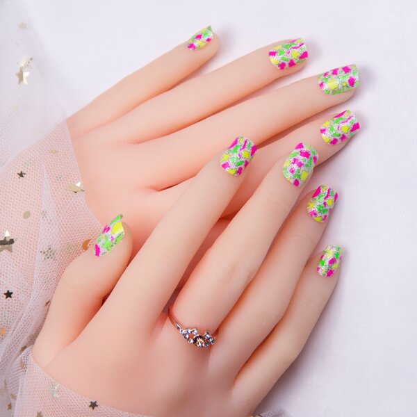 

24pcs Graphic Fake Nail & 1sheet Tape & 1pc Nail File, Multicolor