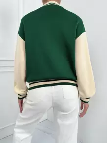 SHEIN Unity Cazadora de universidad con parche de letra ribete de rayas de hombros caídos - Multicolor - Ver 2