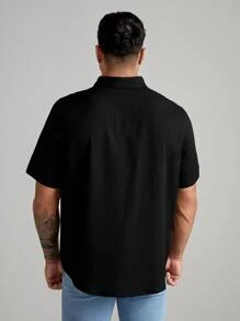 Manfinity VCAY قميص كاجوال ذو أزرار ولون أساسي مناسب للرجال البدناء