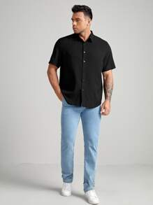 Manfinity VCAY قميص كاجوال ذو أزرار ولون أساسي مناسب للرجال البدناء