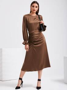 Modelyn 荷葉袖上衣和高腰褶邊半身裙