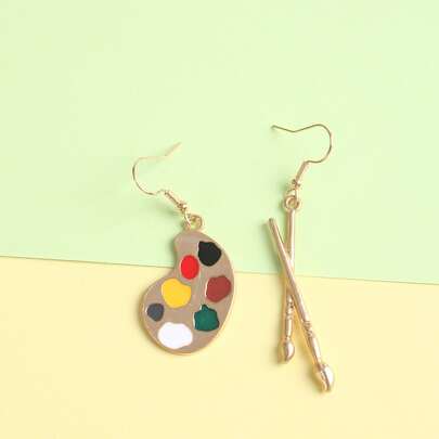 女孩調色板和畫筆垂墜式不匹配耳環