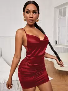 SHEIN SXY Vestido ajustado escote drapeado fruncido de satén - Rojo - Ver 3