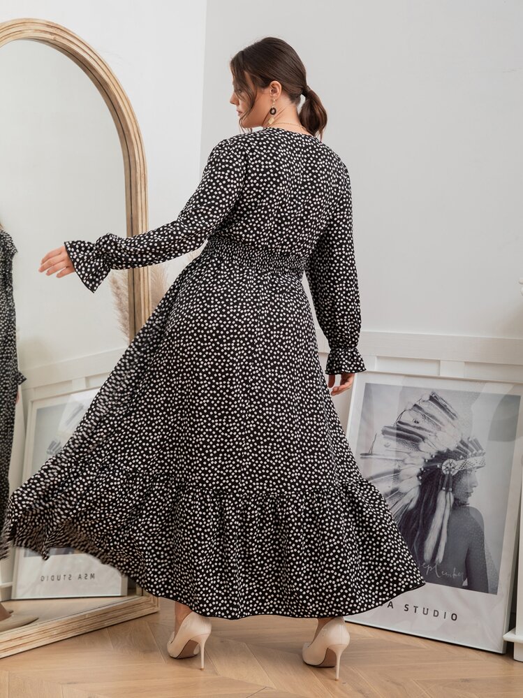 مقاس كبير فستان زهر ديزي اكمام منتفضة خصر مدرز حافة مكشكشة - أبيض وأسود - مشاهدة 2